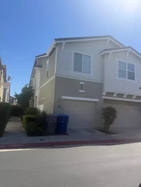 369 N Greco Ln, Clovis, CA 93611