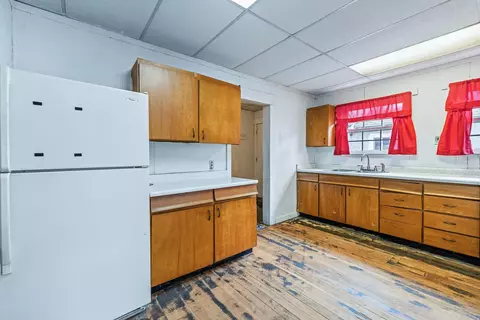 Kitchen - 3153 E Kerckhoff Ave, Fresno, CA 93702 photo 4 of 4