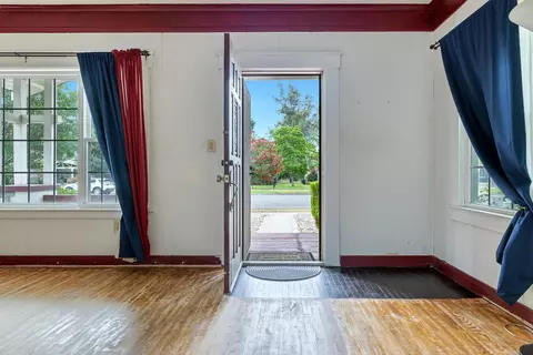Entry Way - 3153 E Kerckhoff Ave, Fresno, CA 93702 photo 2 of 3
