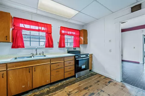 Kitchen - 3153 E Kerckhoff Ave, Fresno, CA 93702 photo 3 of 4