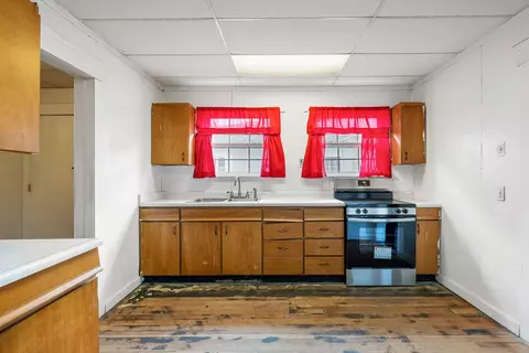 Kitchen - 3153 E Kerckhoff Ave, Fresno, CA 93702 photo 1 of 4
