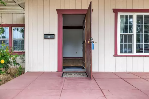 Entry Way - 3153 E Kerckhoff Ave, Fresno, CA 93702 photo 1 of 3