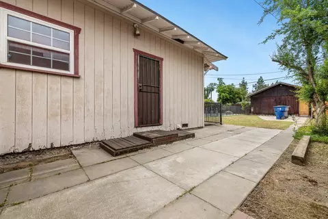 Exterior - 3153 E Kerckhoff Ave, Fresno, CA 93702 photo 3 of 8