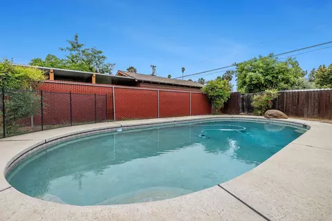 Exterior - 3153 E Kerckhoff Ave, Fresno, CA 93702 photo 6 of 8