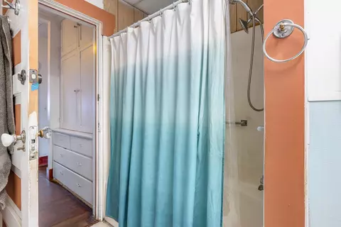 Bath - 3153 E Kerckhoff Ave, Fresno, CA 93702 photo 2 of 2