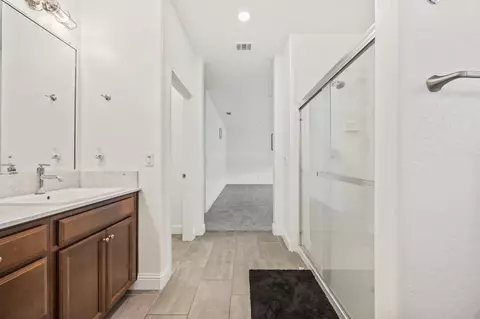 Entry Way - 153 Boulder Dr S, Madera, CA 93636 photo 7 of 8