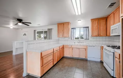 Kitchen - 37491 Verde Ave, Madera, CA 93636 photo 3 of 3