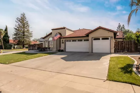 Exterior - 701 Mcarthur Ave, Clovis, CA 93611 photo 2 of 9