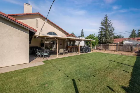 Exterior - 701 Mcarthur Ave, Clovis, CA 93611 photo 6 of 9