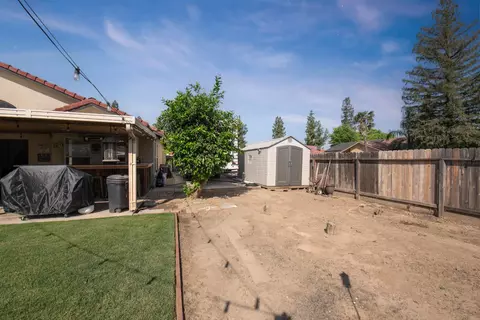 Exterior - 701 Mcarthur Ave, Clovis, CA 93611 photo 7 of 9