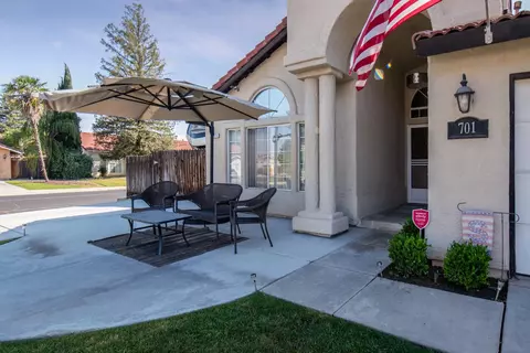 Exterior - 701 Mcarthur Ave, Clovis, CA 93611 photo 4 of 9