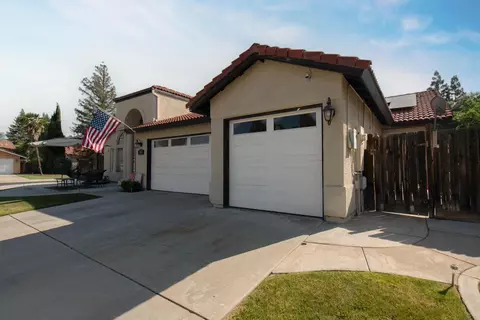 Exterior - 701 Mcarthur Ave, Clovis, CA 93611 photo 3 of 9