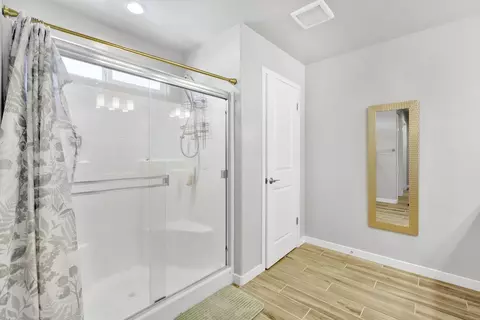 Bath - 3875 Roberts Ave, Clovis, CA 93619 photo 1 of 3