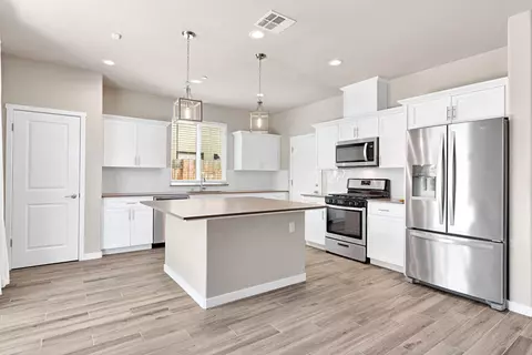 Kitchen - 3875 Roberts Ave, Clovis, CA 93619 photo 3 of 5