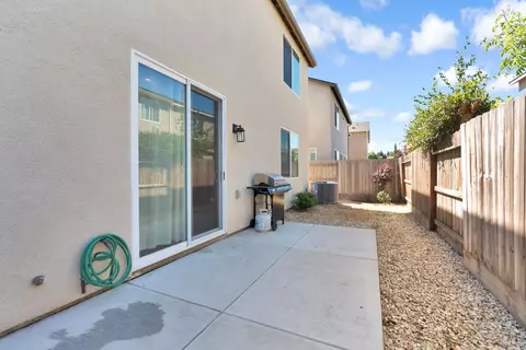 Exterior - 3875 Roberts Ave, Clovis, CA 93619 photo 5 of 6