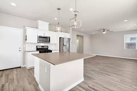 Kitchen - 3875 Roberts Ave, Clovis, CA 93619 photo 4 of 5