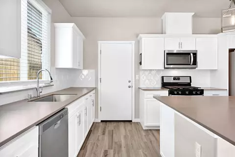 Kitchen - 3875 Roberts Ave, Clovis, CA 93619 photo 5 of 5