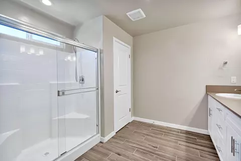 Bath - 3875 Roberts Ave, Clovis, CA 93619 photo 2 of 3