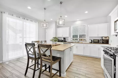 Kitchen - 3875 Roberts Ave, Clovis, CA 93619 photo 2 of 4