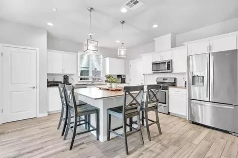 Kitchen - 3875 Roberts Ave, Clovis, CA 93619 photo 1 of 4