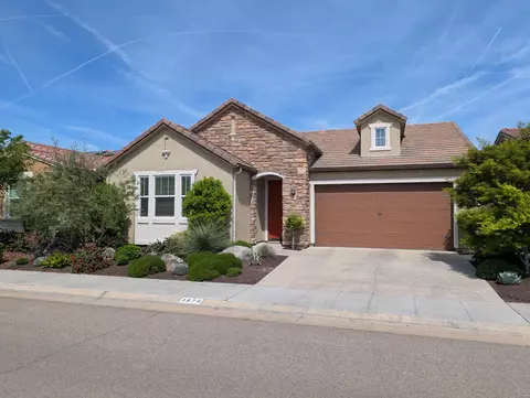 3879 Dearborn Ave, Clovis, CA 93619