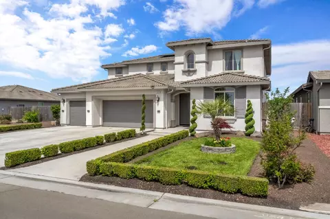 3405 W Kamm Ave, Dinuba, CA 93618