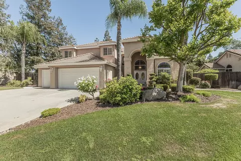 8466 N Dearing Ave, Fresno, CA 93720