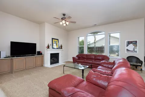 Living - 1827 N Joshua Ave, Clovis, CA 93619 photo 1 of 4