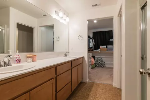 Entry Way - 1945 E Gum Ave, Reedley, CA 93654 photo 3 of 4