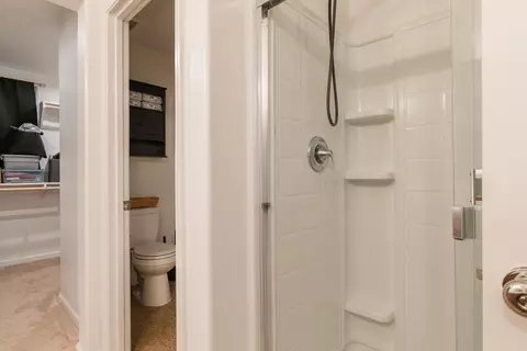 Bath - 1945 E Gum Ave, Reedley, CA 93654 photo 1 of 3