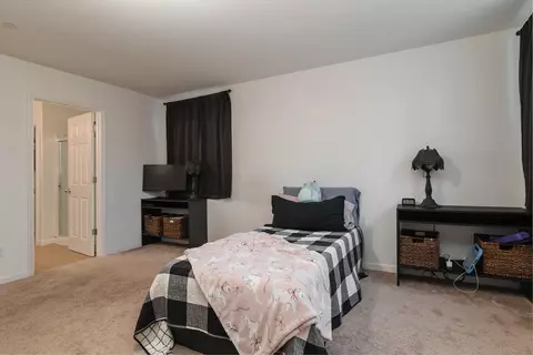 Bedroom - 1945 E Gum Ave, Reedley, CA 93654 photo 2 of 7