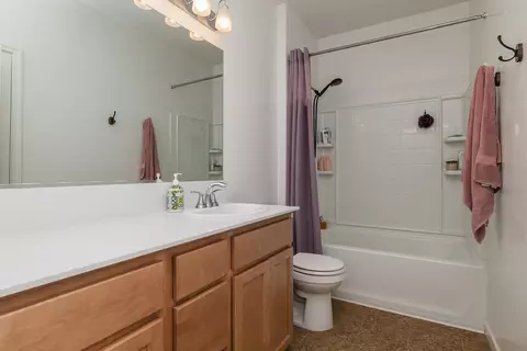 Bath - 1945 E Gum Ave, Reedley, CA 93654 photo 3 of 3