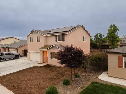 Exterior - 1945 E Gum Ave, Reedley, CA 93654 photo 4 of 6