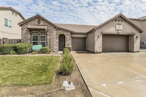 1055 Agua Dulce Ave, Clovis, CA 93619