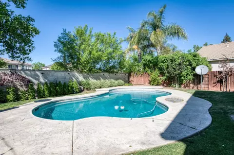 Exterior - 1736 N Holly Ave, Clovis, CA 93619 photo 9 of 15