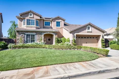 Exterior - 1736 N Holly Ave, Clovis, CA 93619 photo 4 of 15