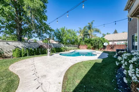 Exterior - 1736 N Holly Ave, Clovis, CA 93619 photo 8 of 15