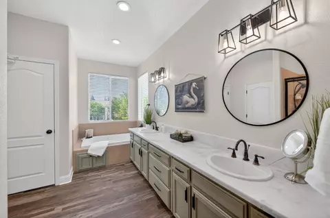 Bath - 1736 N Holly Ave, Clovis, CA 93619 photo 3 of 5