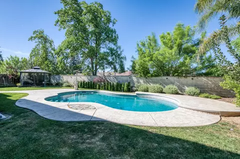 Exterior - 1736 N Holly Ave, Clovis, CA 93619 photo 10 of 15