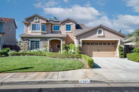 1736 N Holly Ave, Clovis, CA 93619