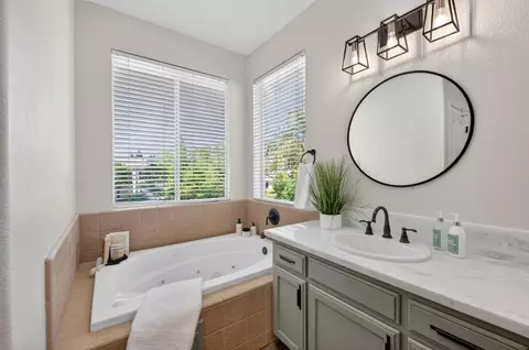 Bath - 1736 N Holly Ave, Clovis, CA 93619 photo 4 of 5
