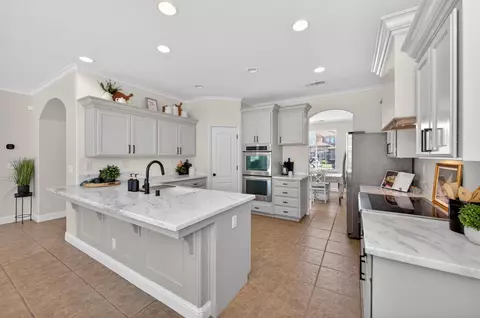 Kitchen - 1736 N Holly Ave, Clovis, CA 93619 photo 3 of 5
