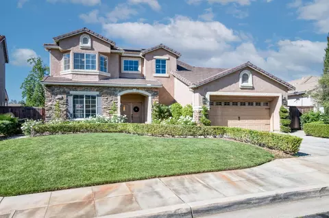 Exterior - 1736 N Holly Ave, Clovis, CA 93619 photo 2 of 15