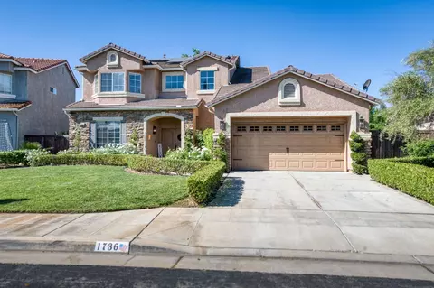 Exterior - 1736 N Holly Ave, Clovis, CA 93619 photo 6 of 15