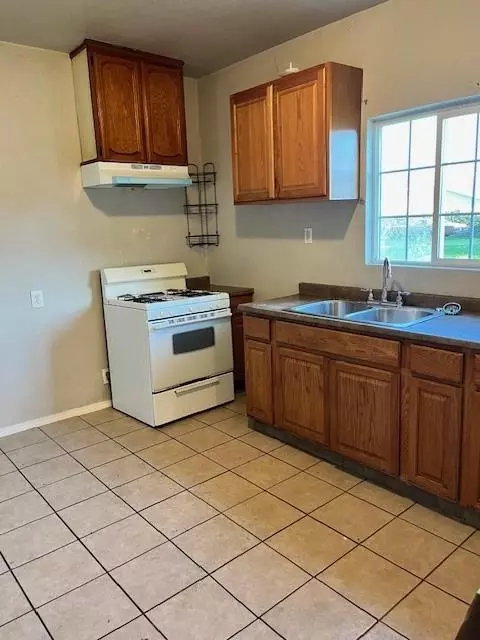 325 N 7th St, Fowler, CA 93625 photo 4