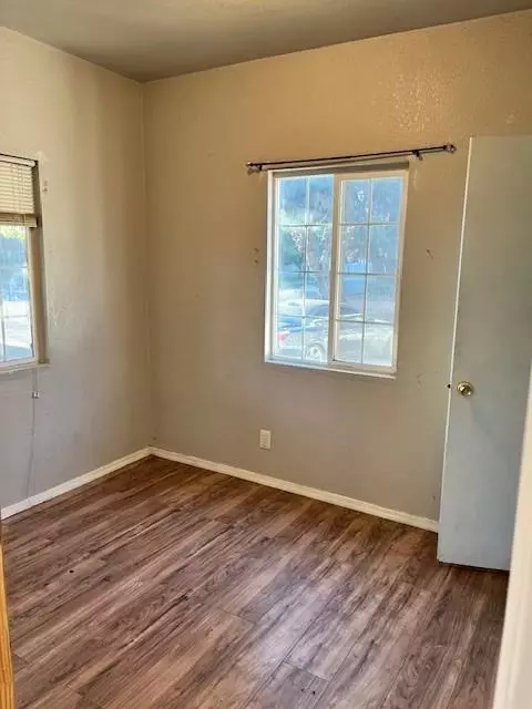 325 N 7th St, Fowler, CA 93625 photo 5