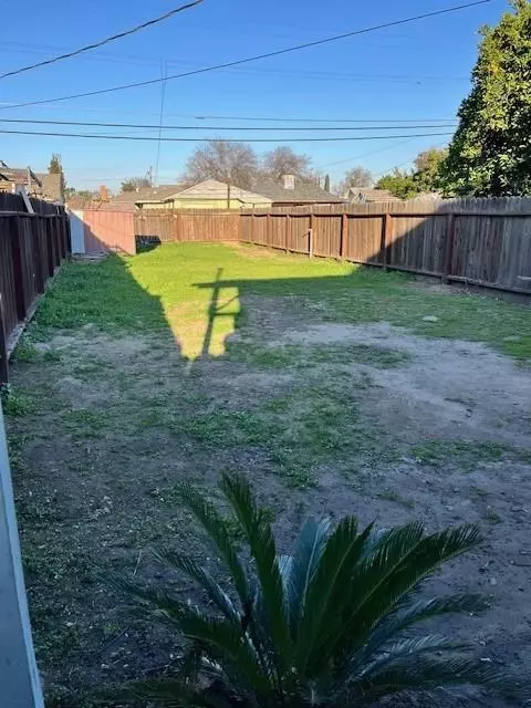 325 N 7th St, Fowler, CA 93625 photo 10