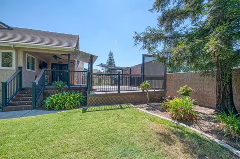 Exterior - 1323 Oak Ave, Clovis, CA 93611 photo 8 of 18