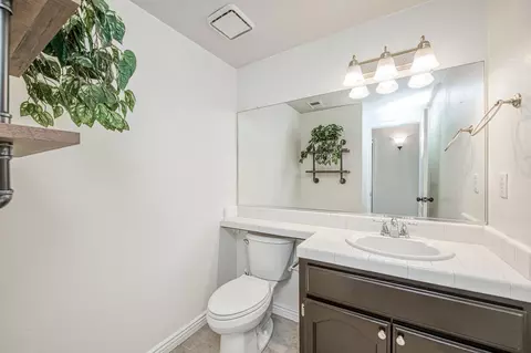 Bath - 1323 Oak Ave, Clovis, CA 93611 photo 1 of 3
