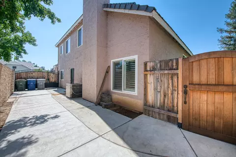 Exterior - 1323 Oak Ave, Clovis, CA 93611 photo 18 of 18